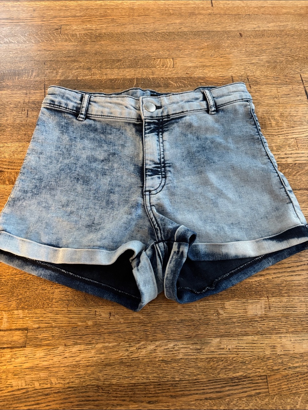 Divided by H&M Women's High-Waist Washed Blue Denim Shorts size 8 Stretchy!